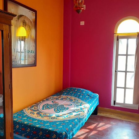 Holi-Wood Guesthouse Puducherry Exterior foto