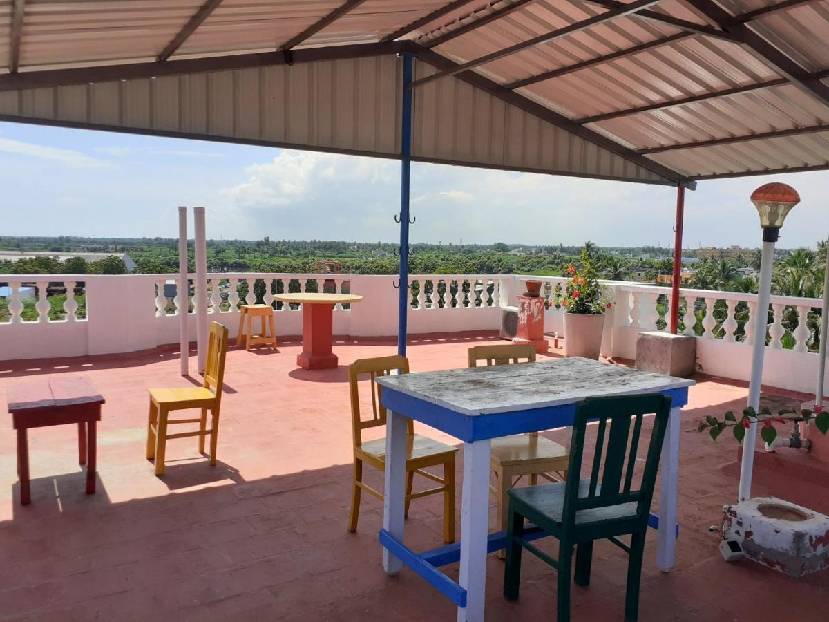 Holi-Wood Guesthouse Puducherry Exterior foto
