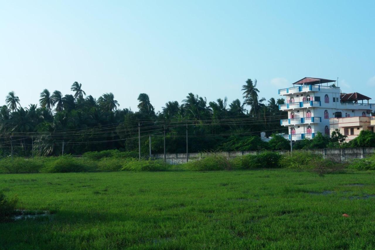 Holi-Wood Guesthouse Puducherry Exterior foto