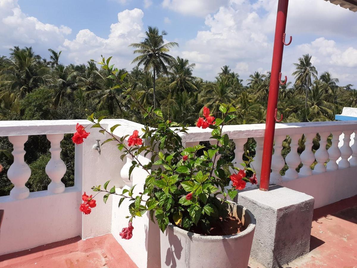 Holi-Wood Guesthouse Puducherry Exterior foto